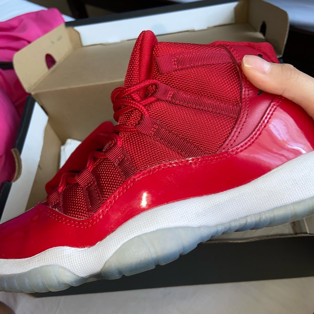 AIR JORDAN 11 RETRO BG GYM REDS SIZE 4.5Y